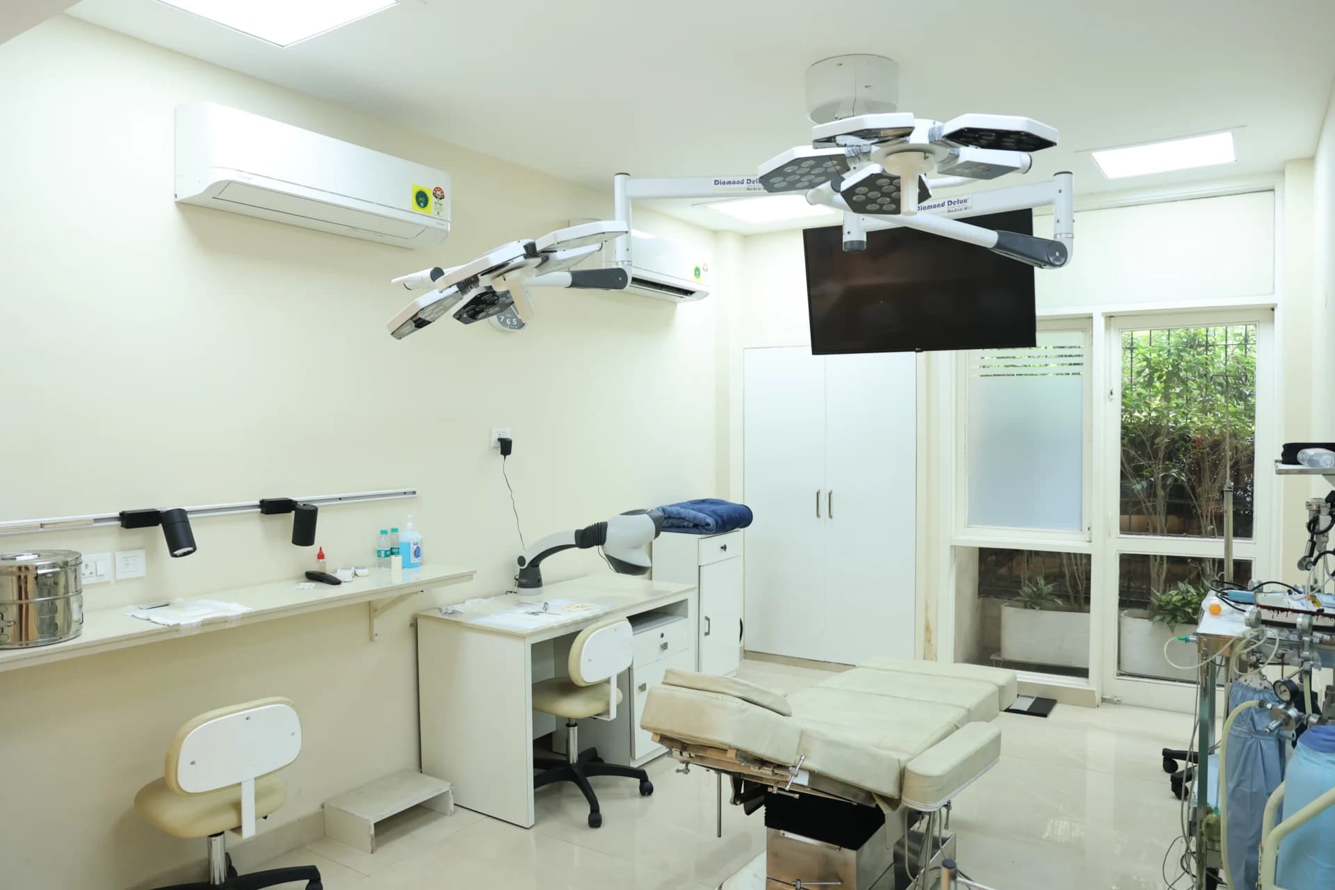 Procedure room at Advanced GroHair, Velachery